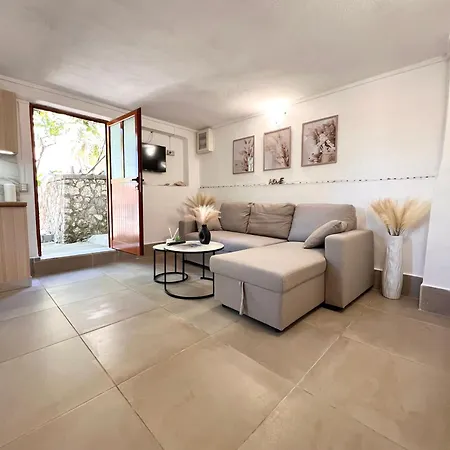 Petra Oliva * Dhërmi