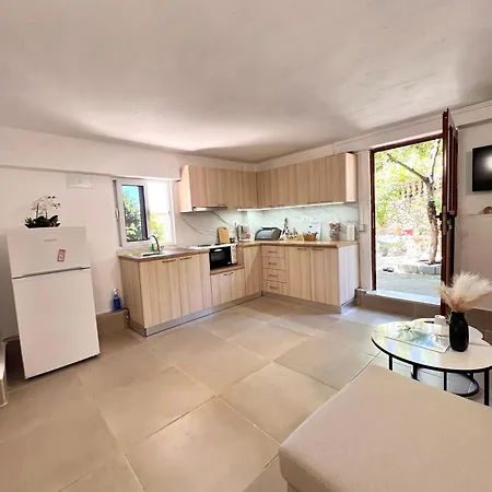 Petra Oliva アパート *